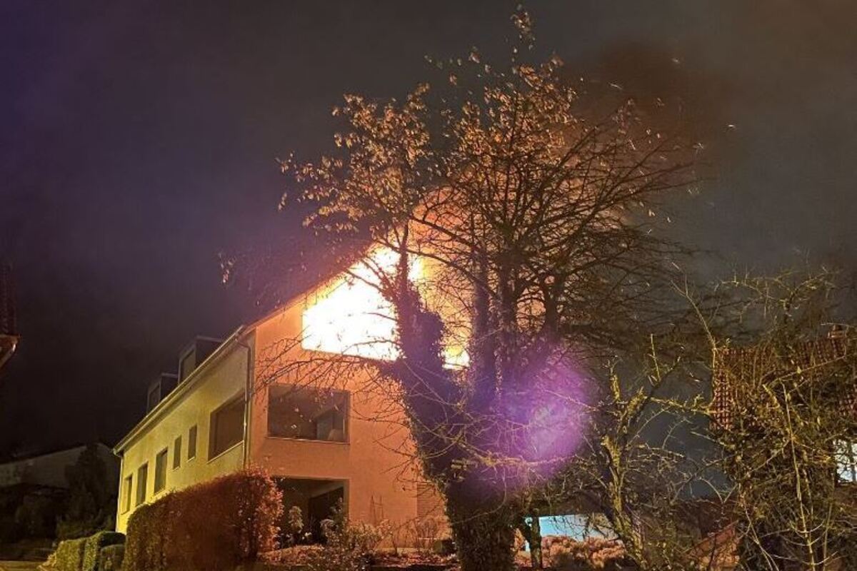 Bergdietikon AG - Brandausbruch auf einem Balkon 
