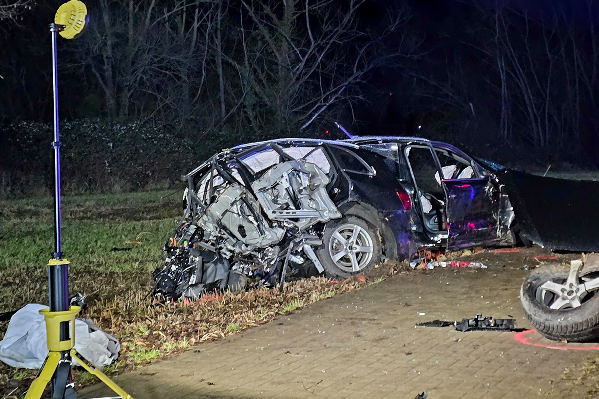 Radolfzell – Zwei Verletzte bei schwerem Alleinunfall