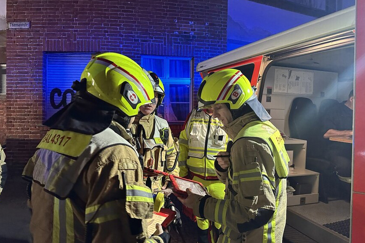 Berlin – Drei Verletzte bei Wohnungsbrand in Mehrfamilienhaus