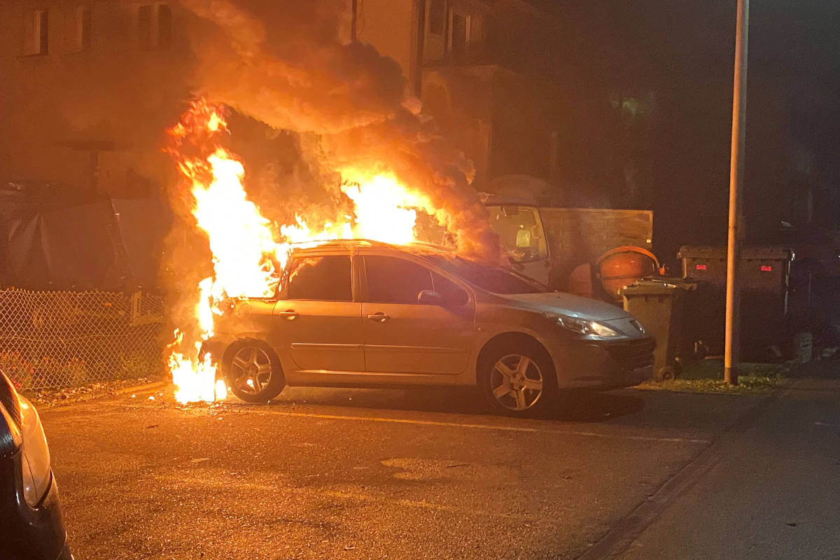 Gerlafingen SO – Fahrzeugbrand auf Parkplatz in Flammen aufgegangen