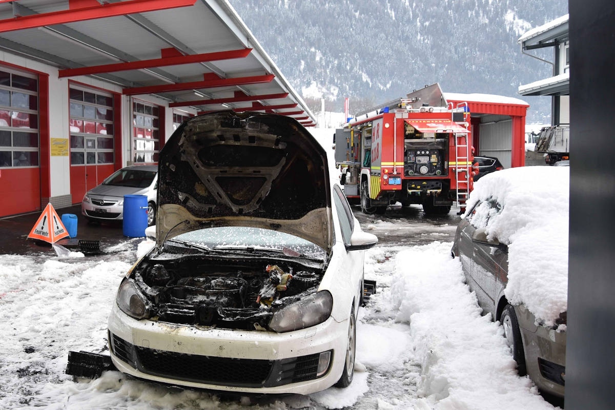Bonaduz und Domat/Ems GR – Fahrzeugbrände in Gewerbebetrieben