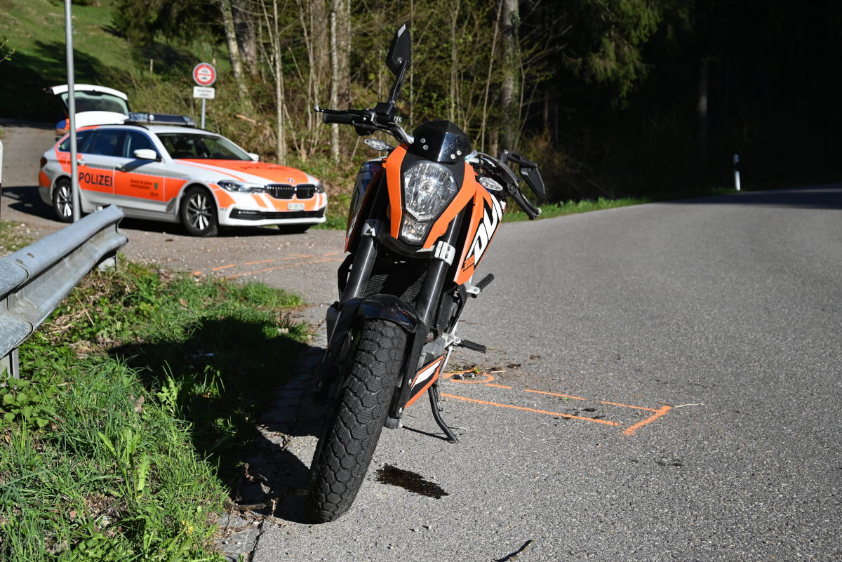 Hoffeld SG – Selbstunfall mit Motorrad verursacht