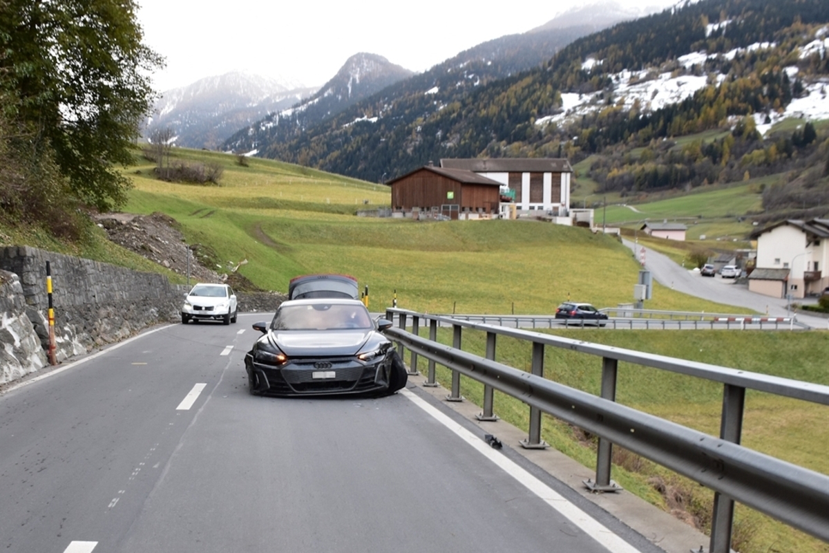 San Carlo GR - Überholmanöver führt zu Unfall 