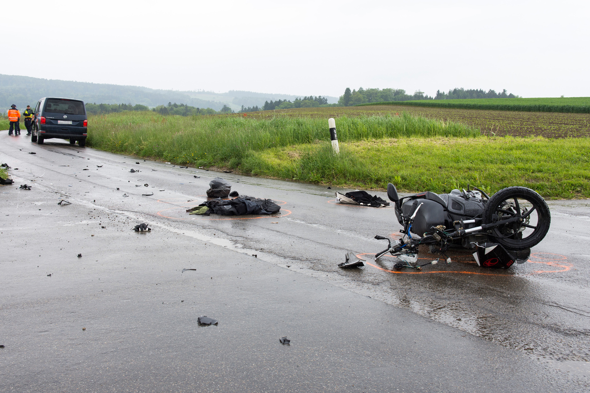 Ellighausen TG - Rollerfahrer nach Unfall schwer verletzt 