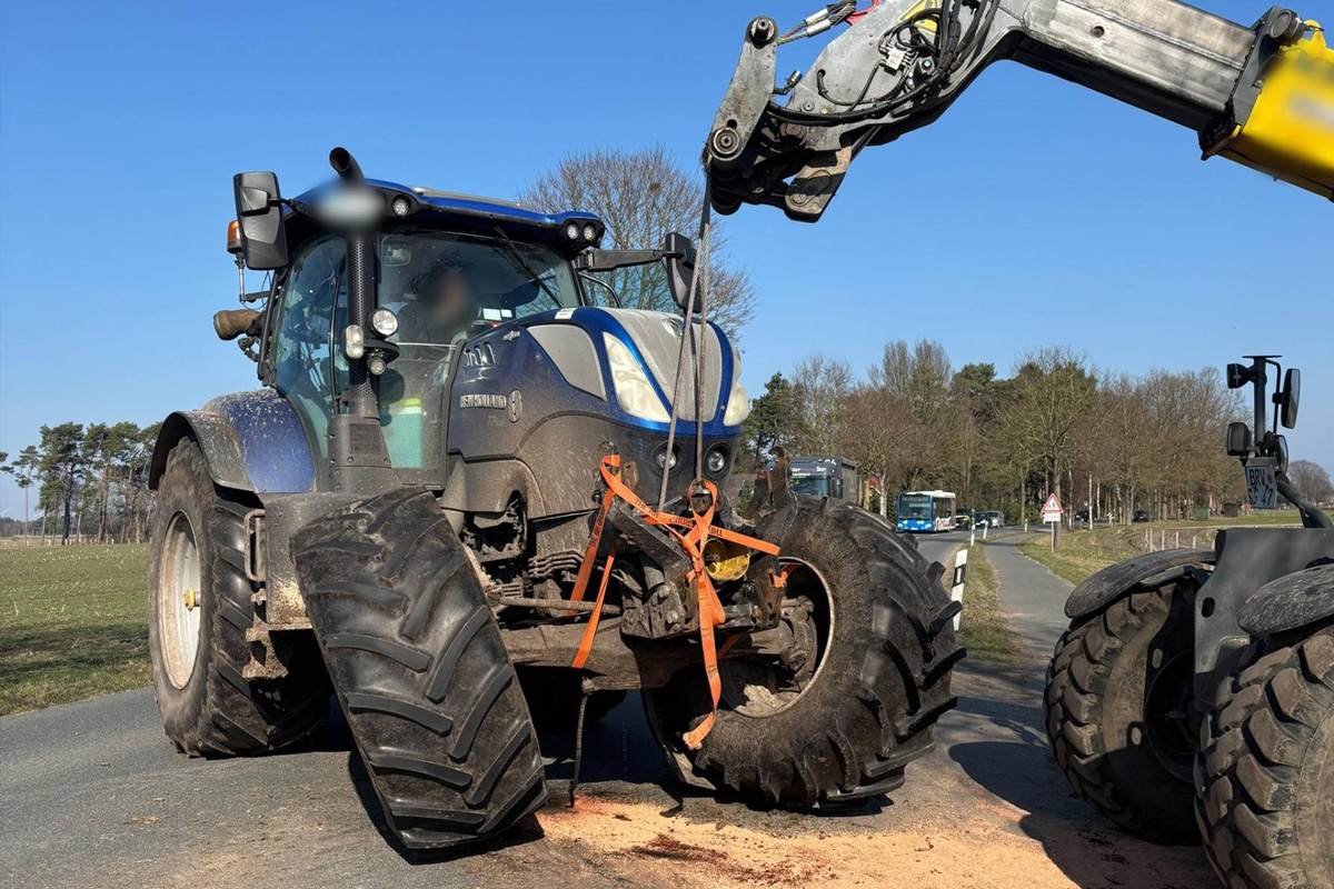 Bremervörde – Fahrer prallt beim Überholen gegen Traktor