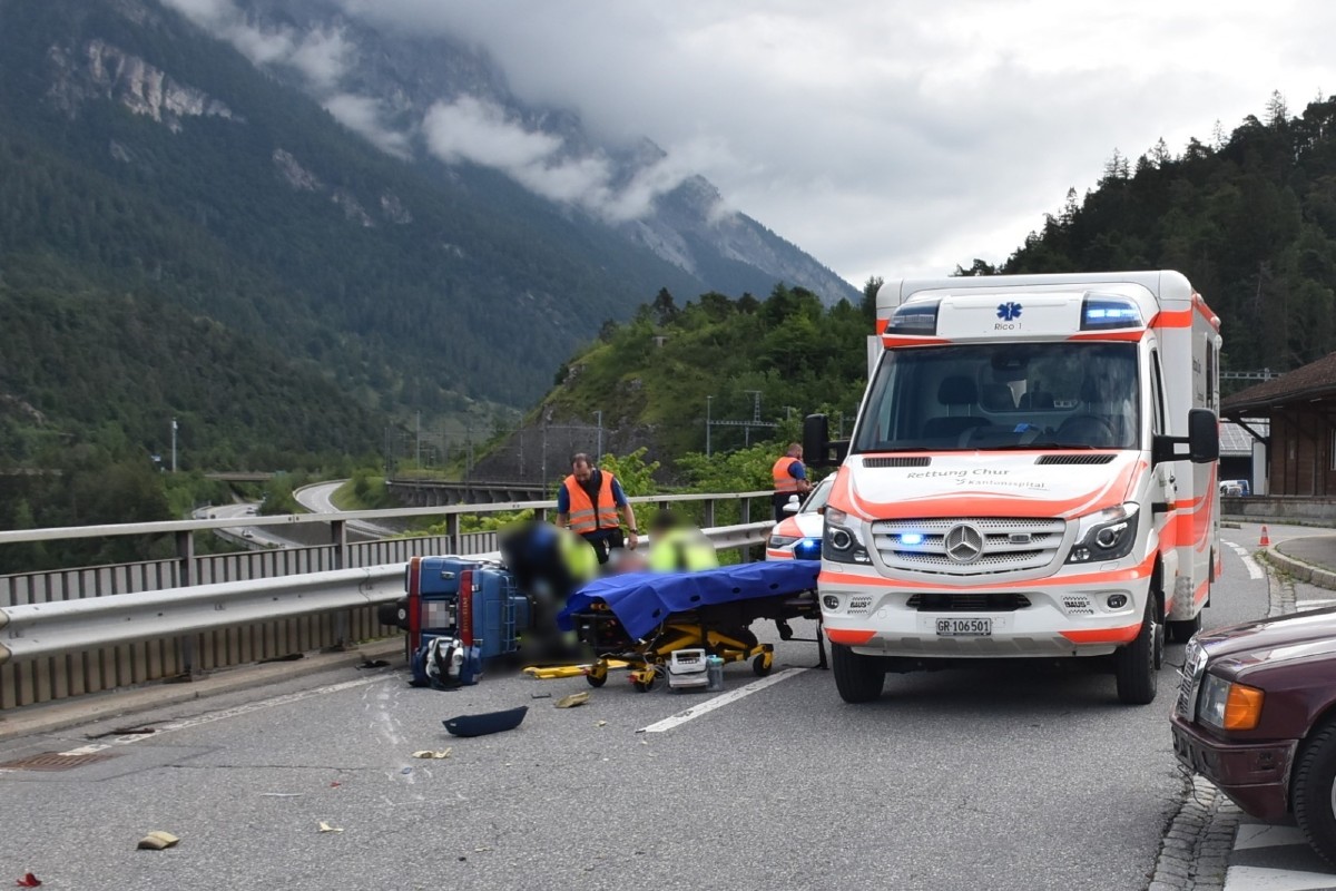 Unfall in Domat/Ems GR - Automobilistin kollidiert mit Motorradfahrer