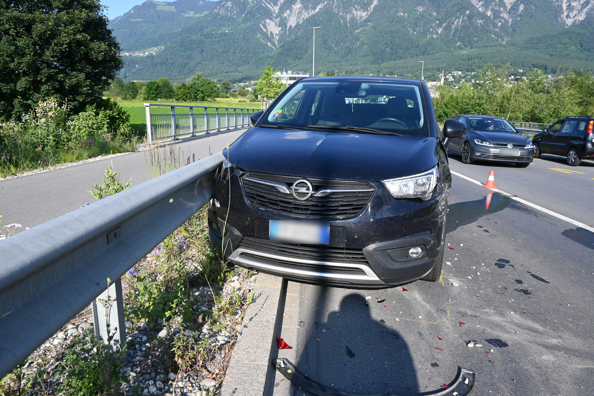 Verkehrsunfall in Schaan FL - Mit einer Leitplanke kollidiert