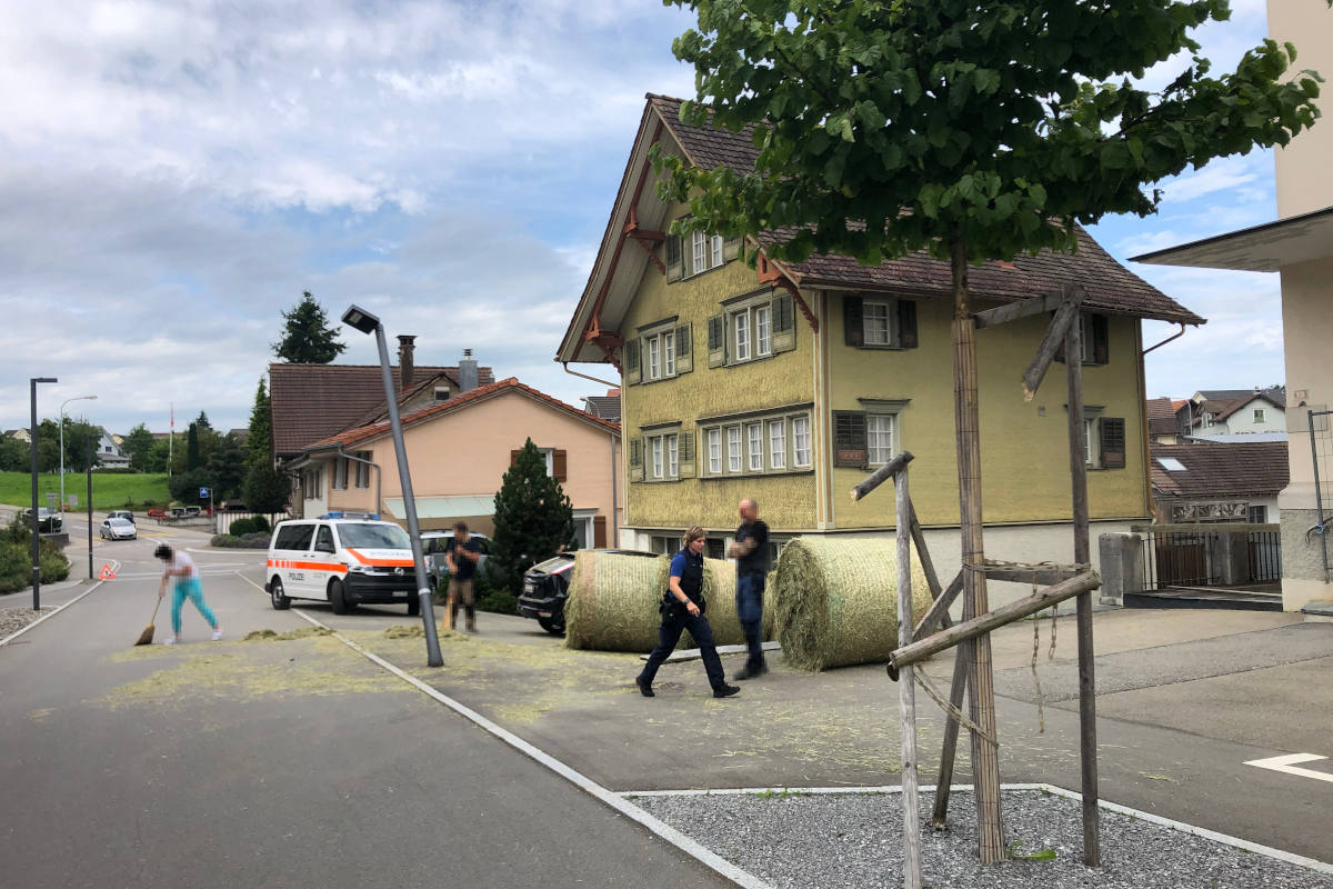 Waldkirch SG – 200 Kilogramm schwere Heuballen verloren