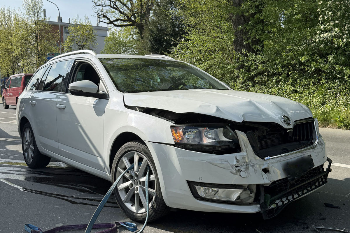 Stadt Luzern – Verletzte Person bei Unfall mit drei Fahrzeugen