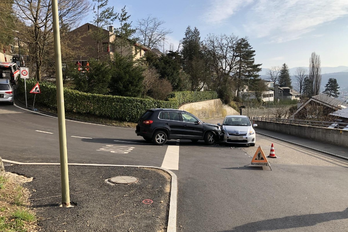 Füllinsdorf BL - Ein Autolenker hat das andere Fahrzeug übersehen