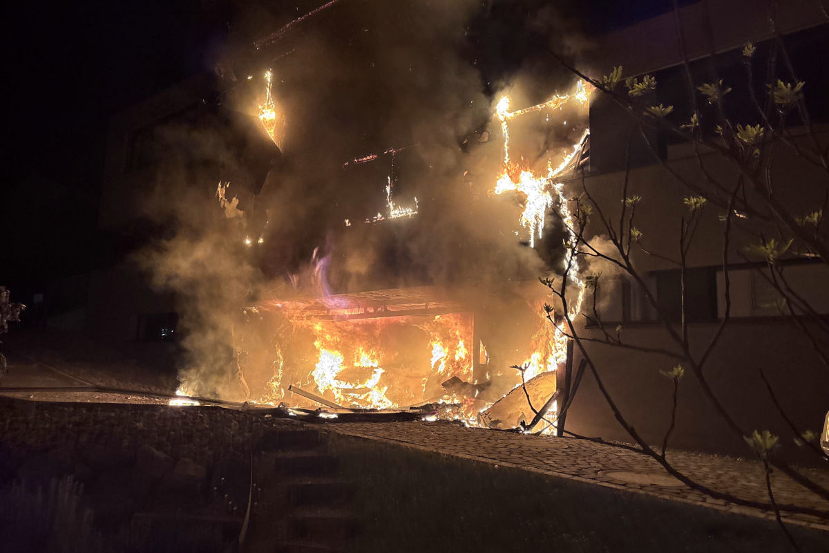 Brand in Tübach SG – Feuer greift von Garage auf Wohnhaus über