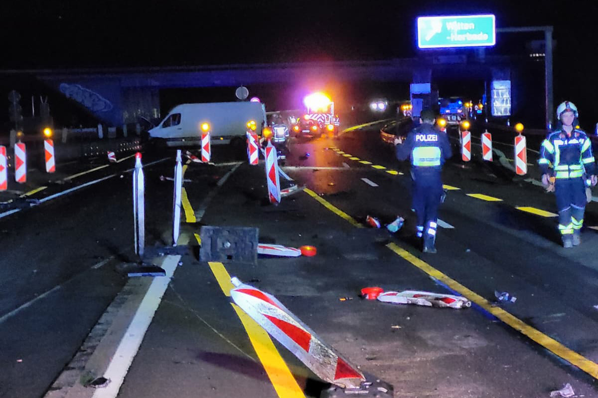 A43 Sprockhövel – Kleintransporter verunfallt in Baustelle