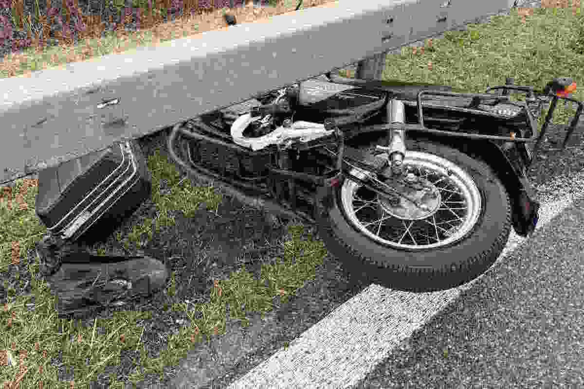 Au SG – Motorradfahrer bei Selbstunfall schwer verletzt