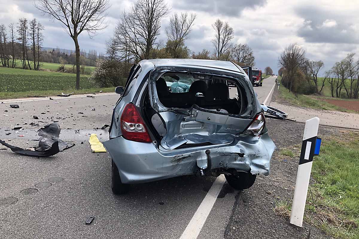 Kirchheimbolanden - Honda kracht gegen Familienauto mit 4 Personen drin