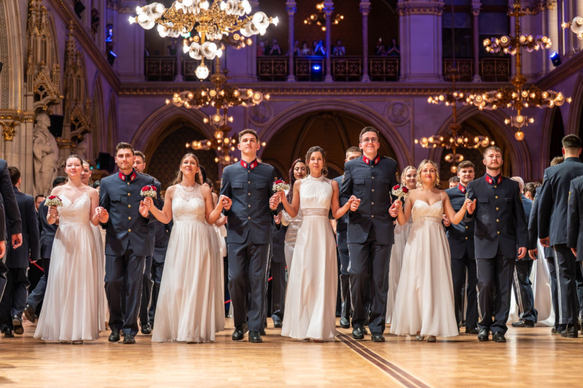 Wien – Festliche Stimmung beim 33. Wiener Polizeiball