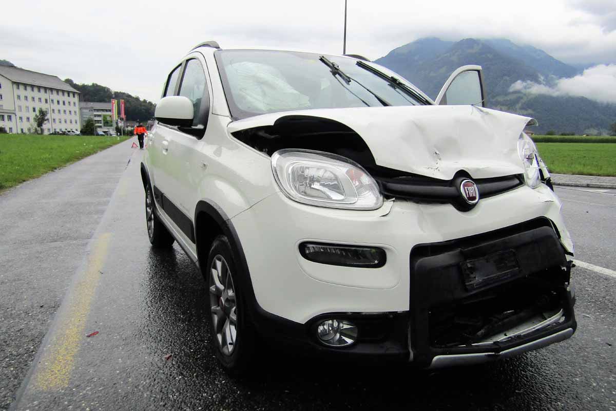 Näfels GL - Zwei Verletzte beim Unfall