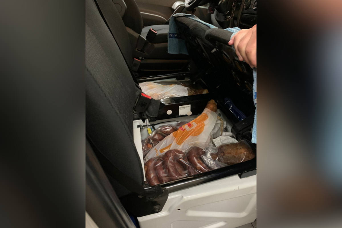 Bulle FR – Mit 800 kg Überlast und illegal importierter Ware erwischt