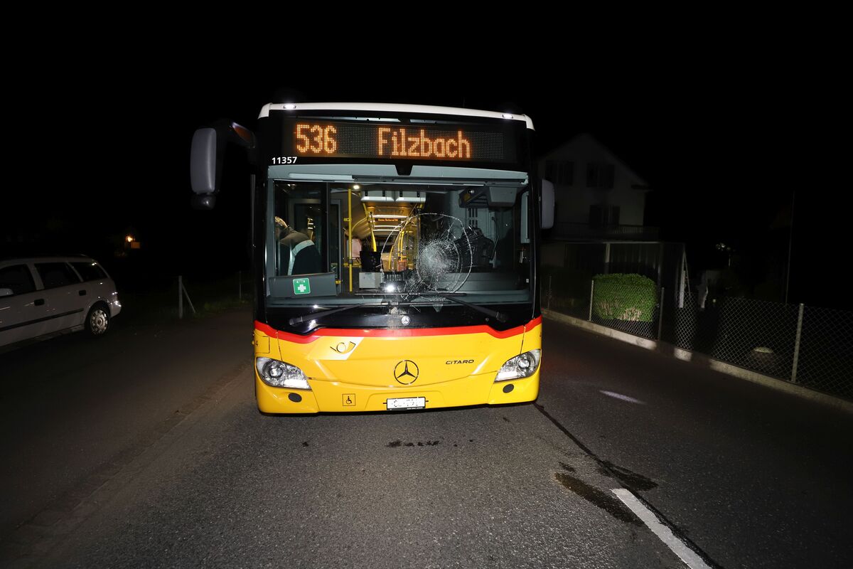 Niederurnen GL – Unfall zwischen Linienbus und Fussgänger