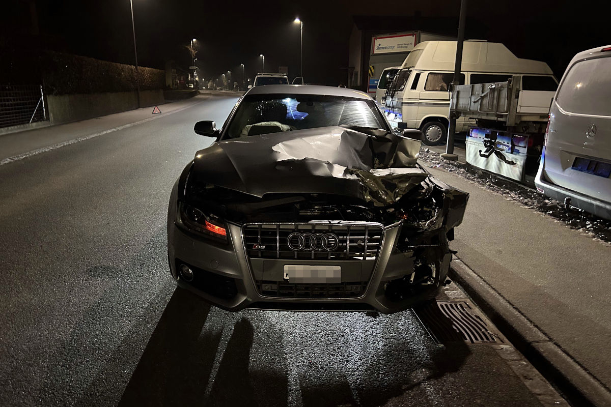 Brunegg AG – Mit parkierten Fahrzeugen kollidiert