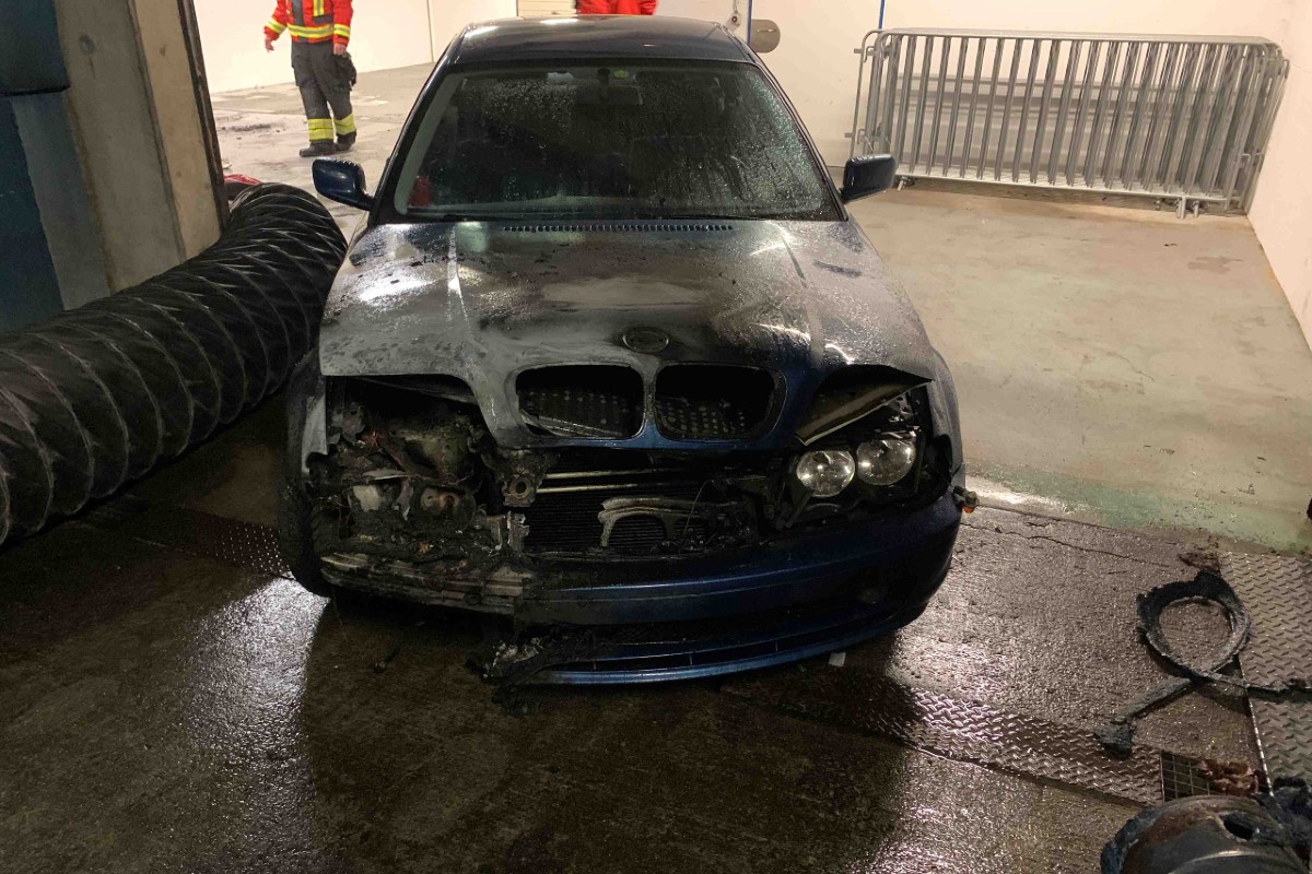 Recherswil SO - BMW nach Brand in Garage zerstört