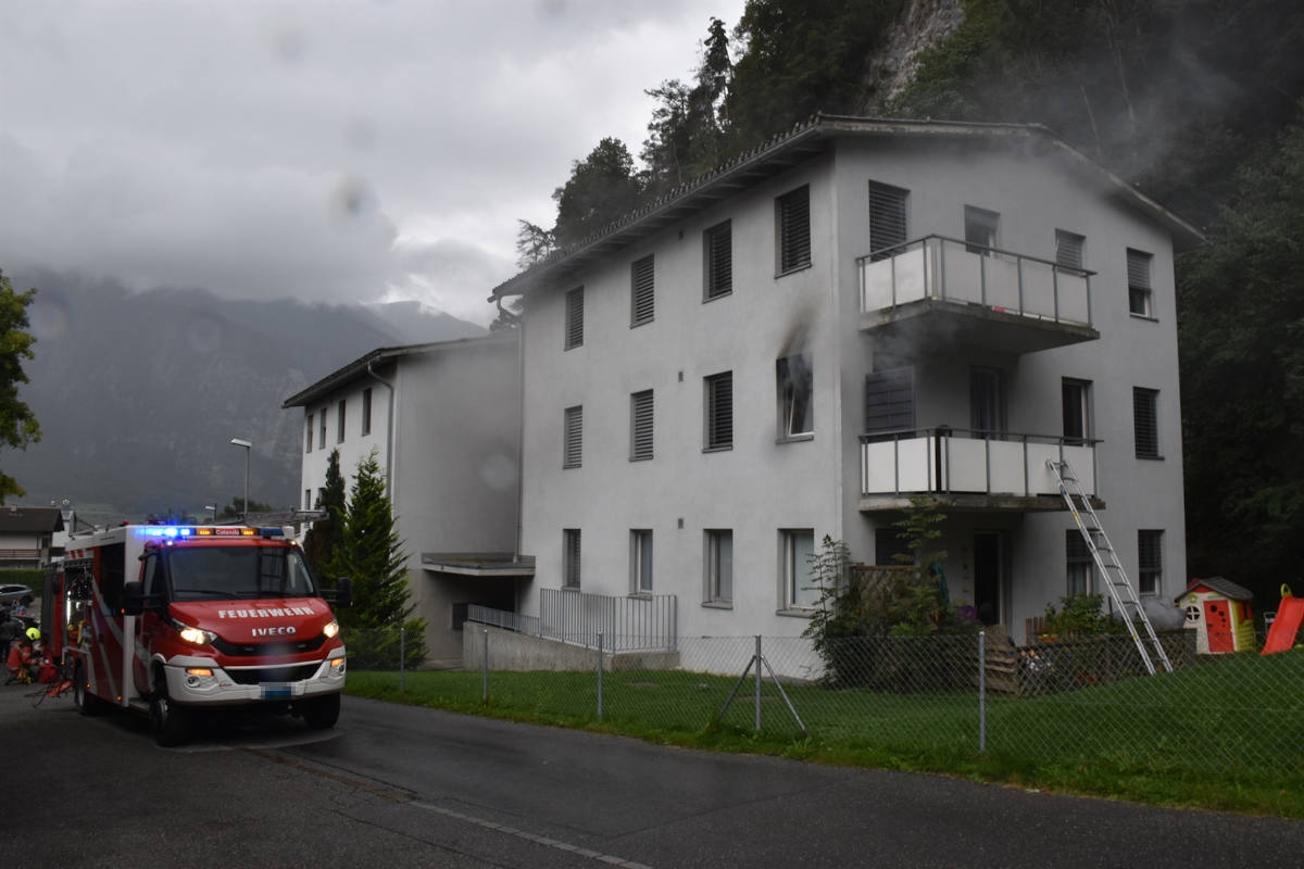 Untervaz GR – Wohnungsbrand in Mehrfamilienhaus