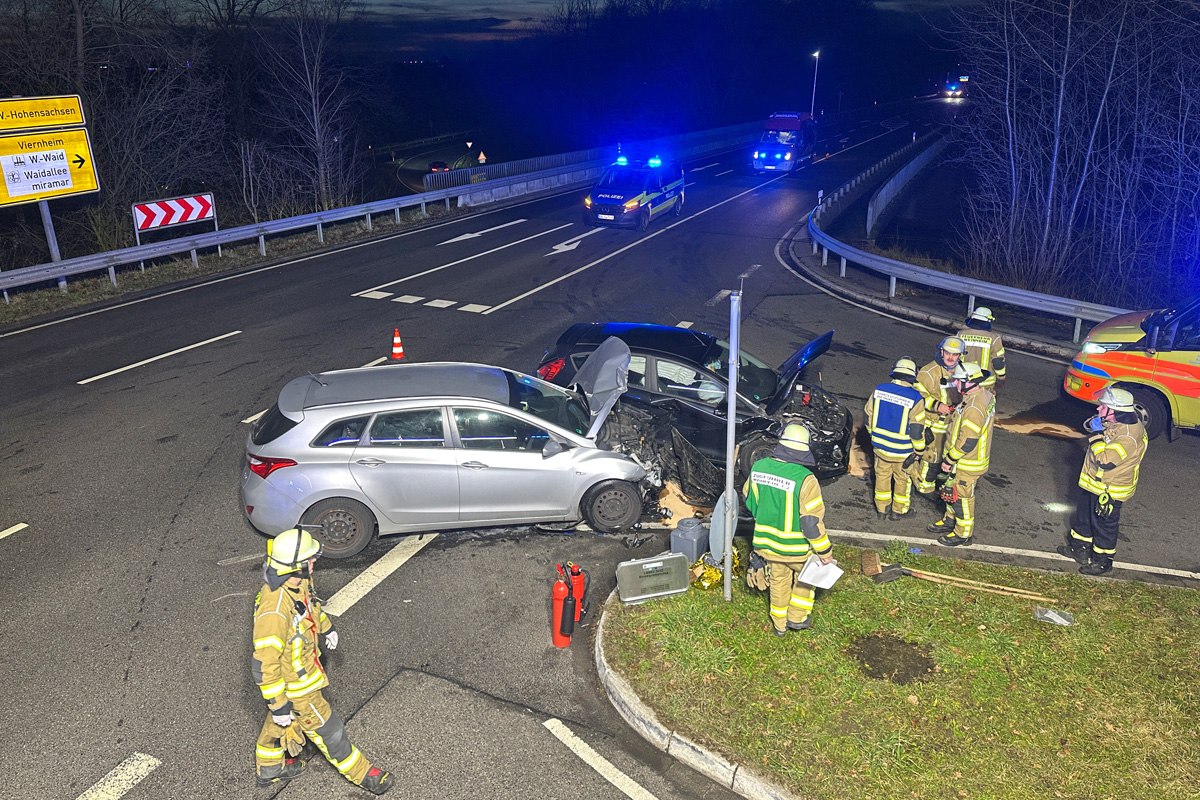 Weinheim – Zwei Schwerverletzte nach Unfall auf Kreuzung