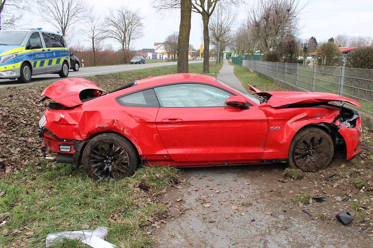 Harsewinkel - Probefahrt mit Mustang endet im Graben