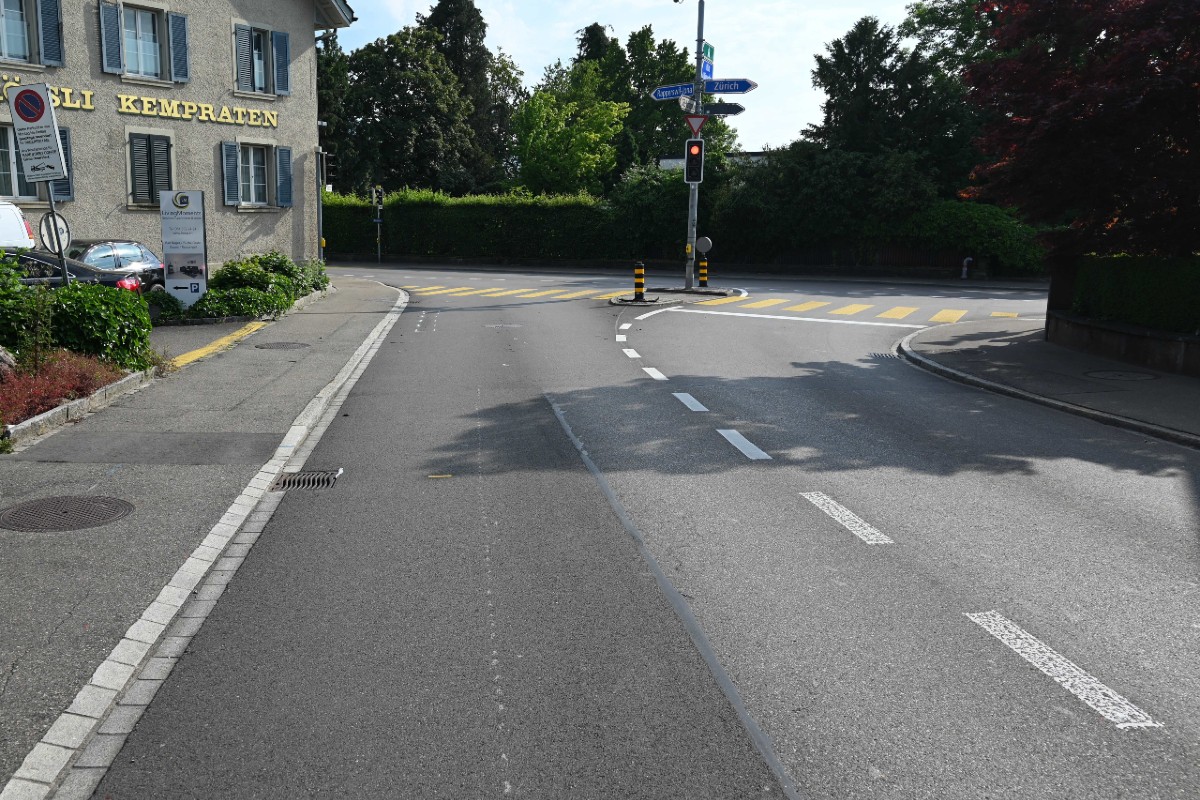 Rapperswil-Jona SG - Drei Verletzte nach Unfall auf der Rütistrasse