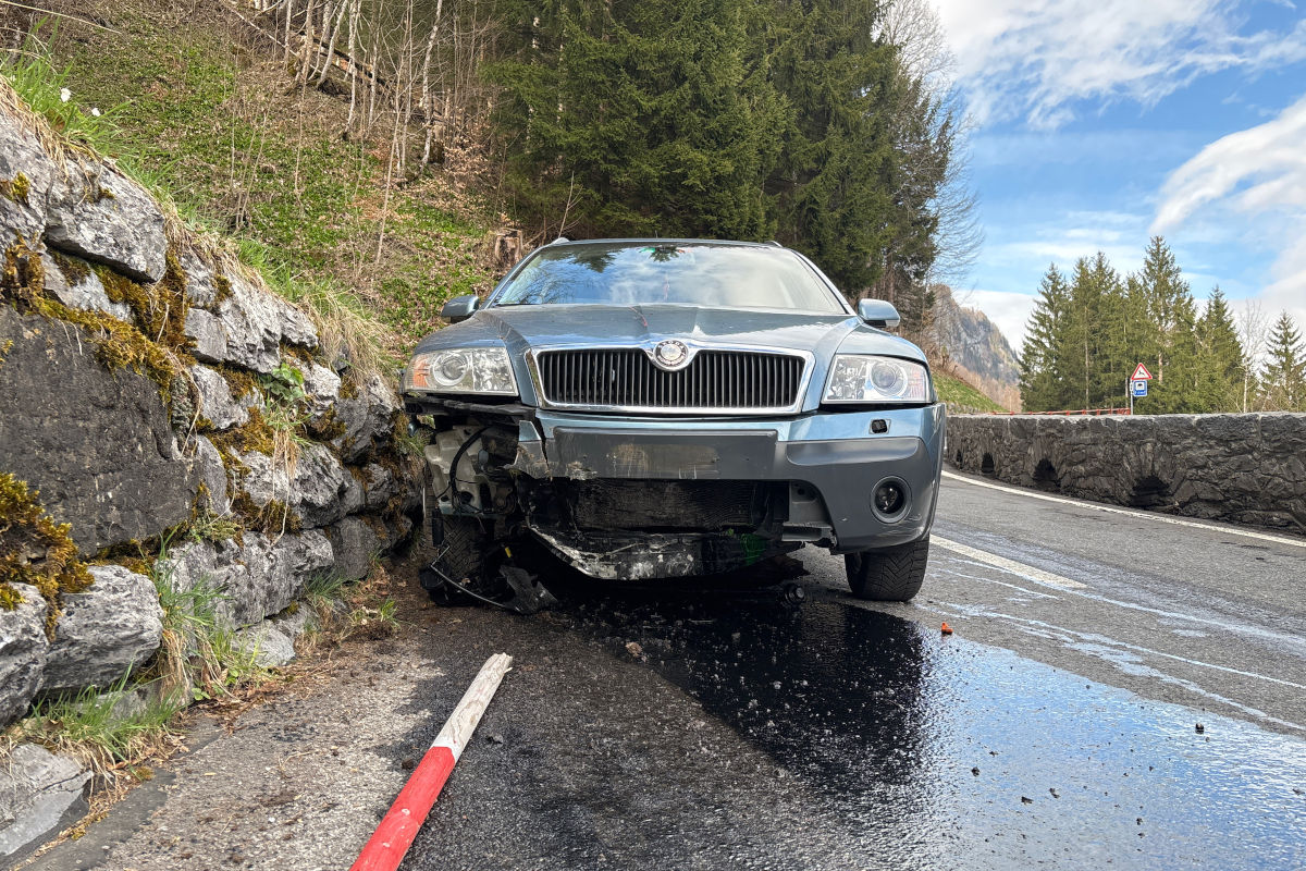 Linthal GL – Unfall auf der Klausenstrasse