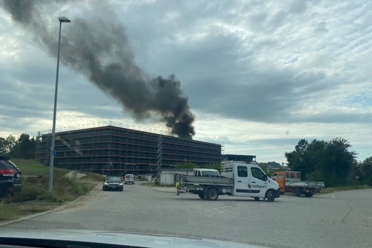 Rossens FR – Brandausbruch auf Dach – Arbeiter verletzt