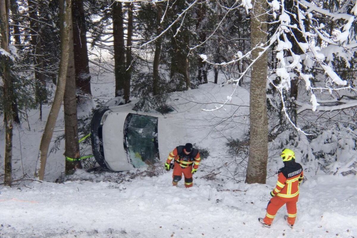 Wolfenschiessen NW - Fahrunfähig und ohne Führerschein Unfall verursacht 