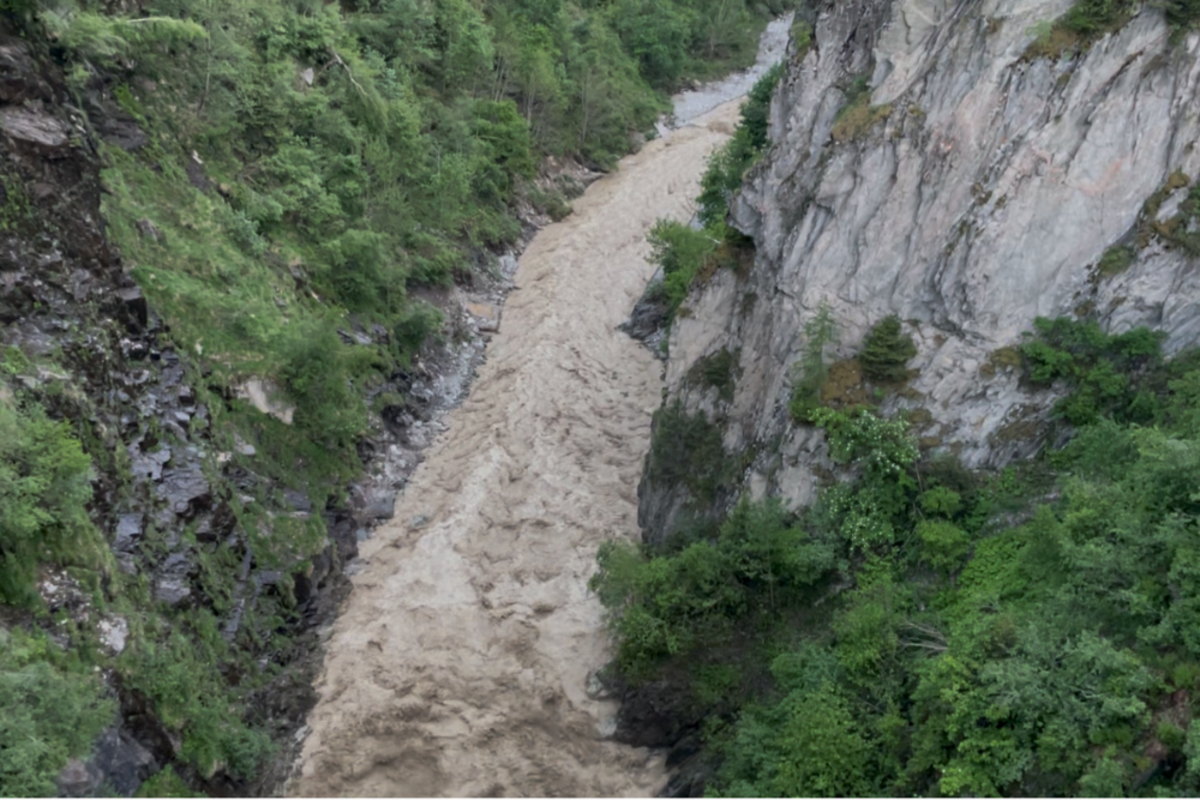 Blatten VS – Lonza füllt Stausee erneut – Überwachung und Schutzmassnahmen laufen weiter