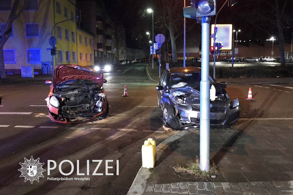 Kaiserslautern – Kollision beim Abbiegen