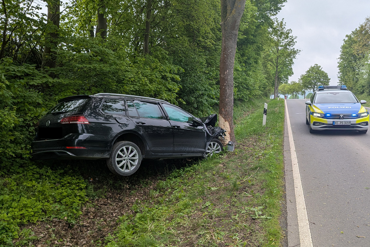 Lamspringe – Fahrer (79) prallt gegen Baum und wird verletzt