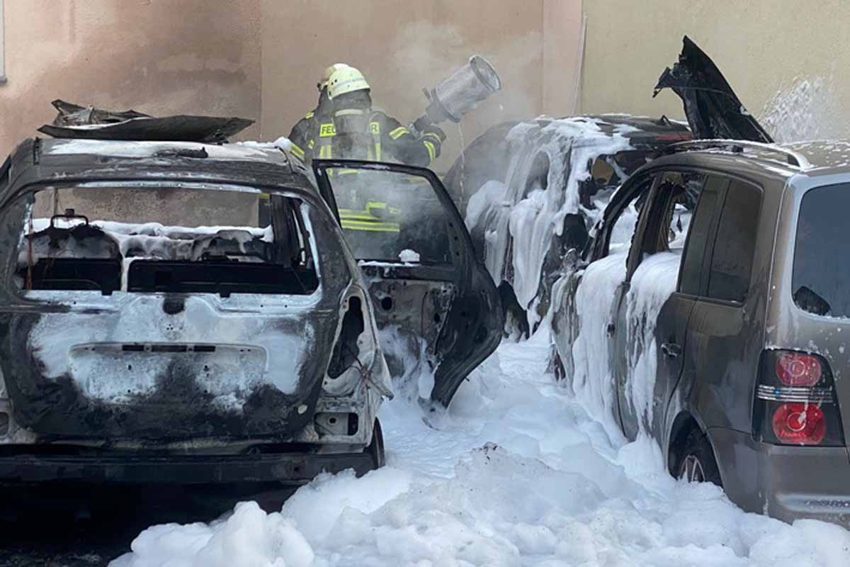 Bad Salzuflen - Mehrere Autos brennen in Innenstadt