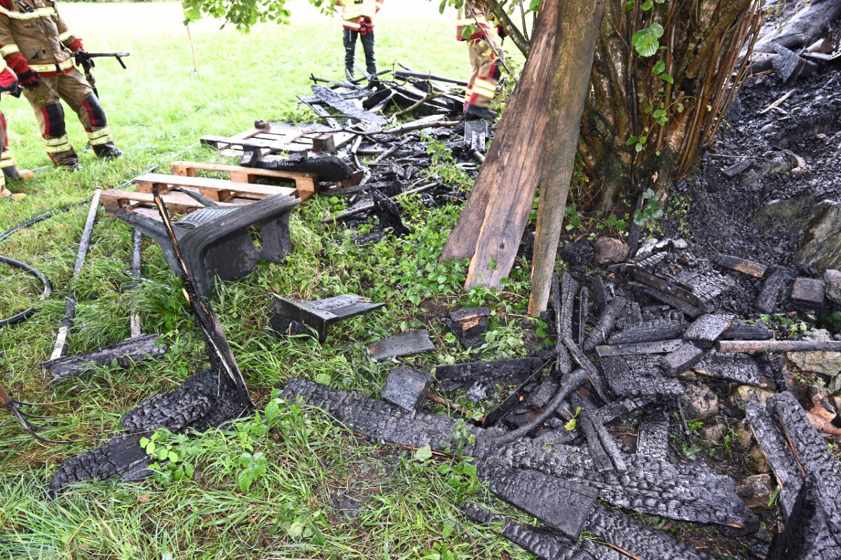  Sennwald SG - Baumhütte brennt aus