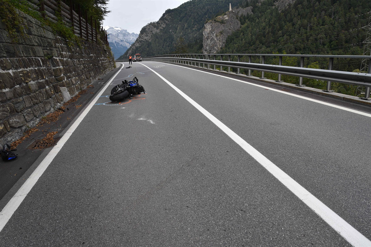 Rhäzüns GR - Junglenker bei Selbstunfall mittelschwer verletzt
