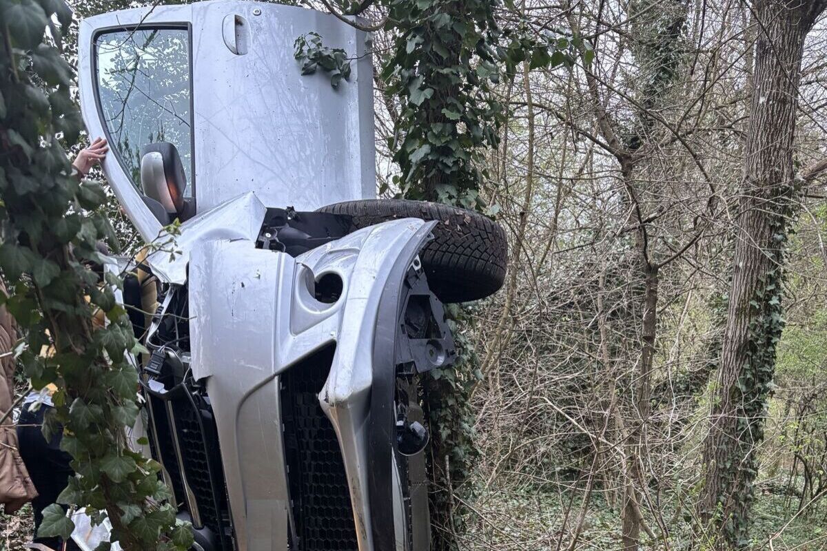 Muttenz BL – Auto überschlägt sich bei Unfall