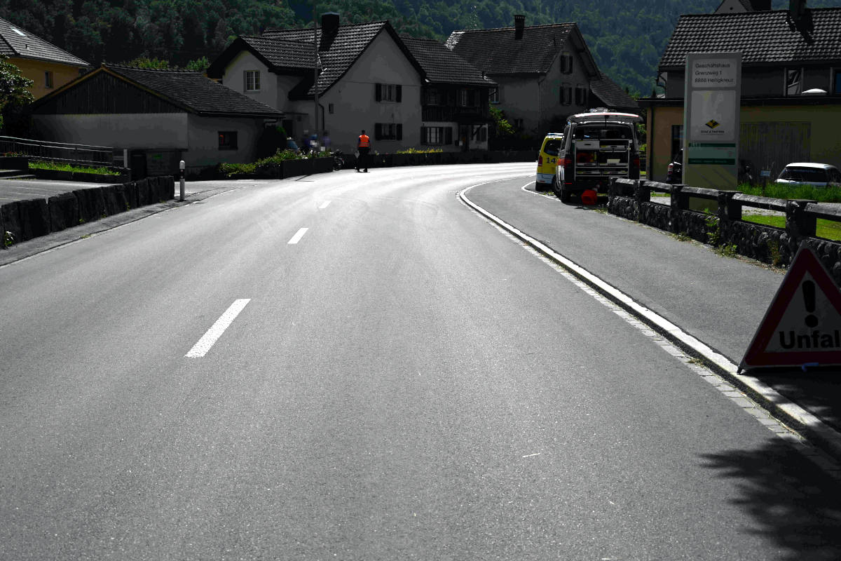 Heiligkreuz SG – Selbstunfall endet für Mofafahrer schwer verletzt