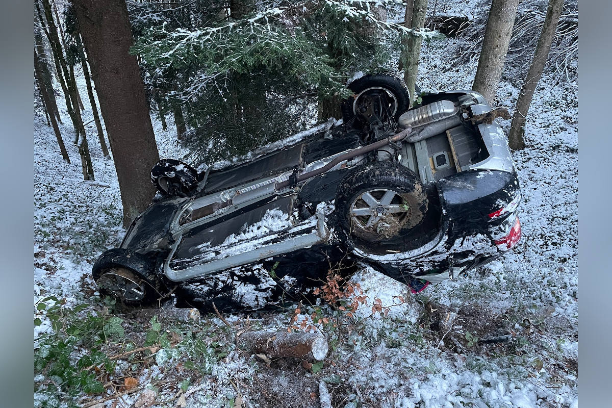 Schwellbrunn AR – Selbstunfall mit Anhänger