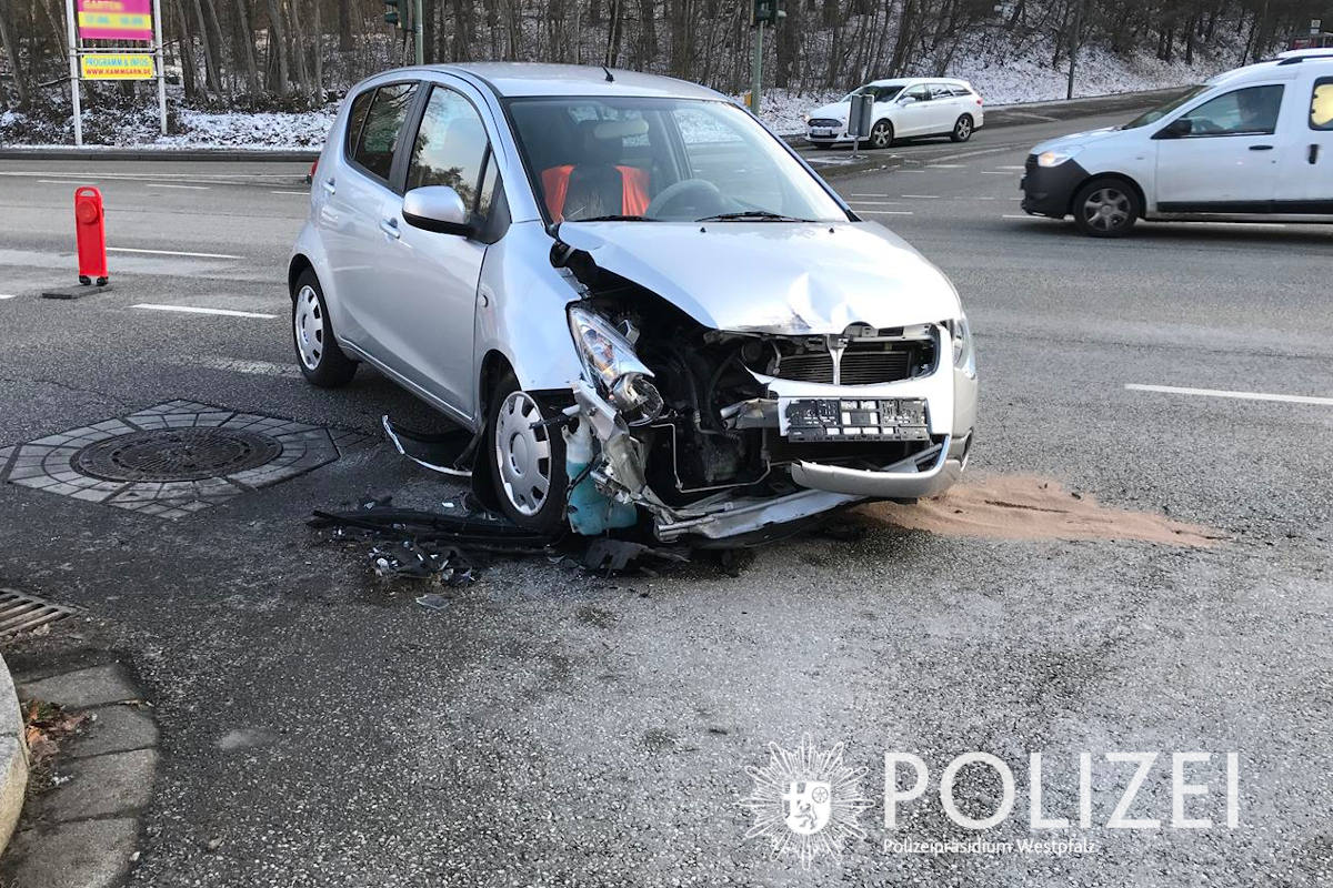 Unfall in Kaiserslautern – Rotlicht missachtet