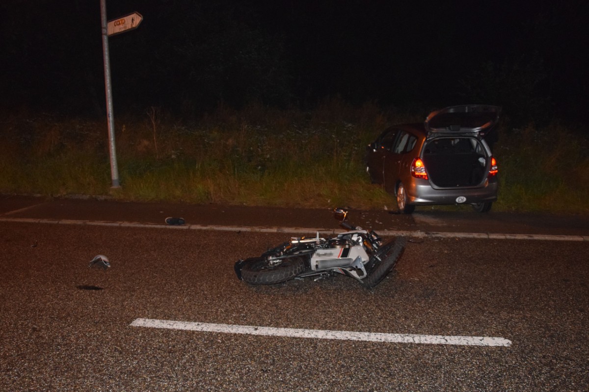 Gunzgen SO - Motorradlenker nach heftiger Kollision mit Auto erheblich verletzt