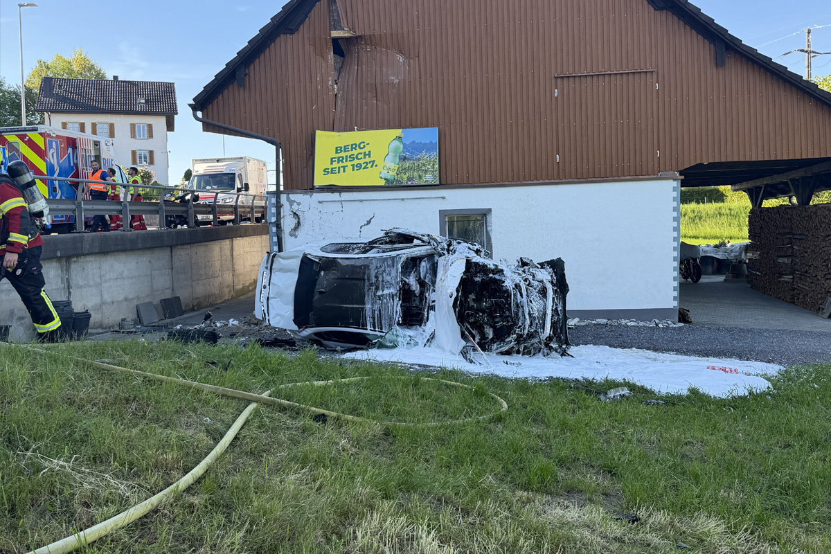 Altendorf SZ – Unfall nach Überholmanöver mit Schwerverletzten