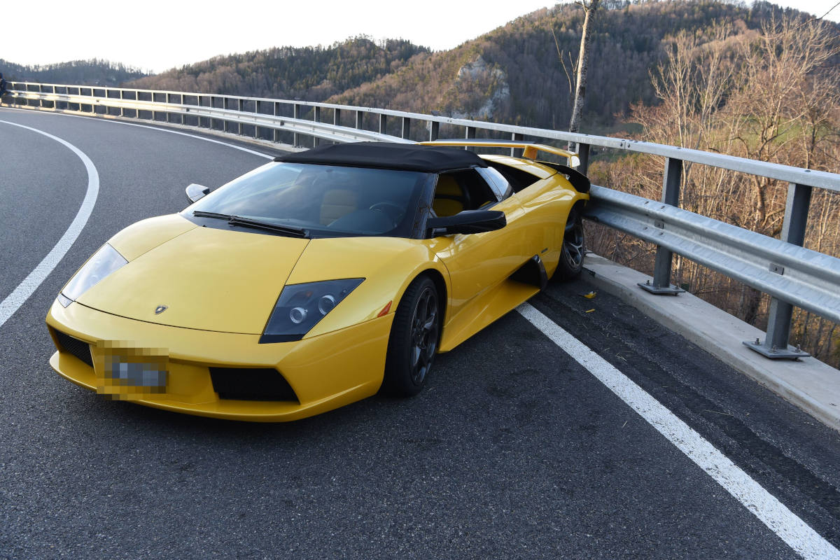 Beinwil SO – Motorradlenker wird bei Kollision mit Auto verletzt