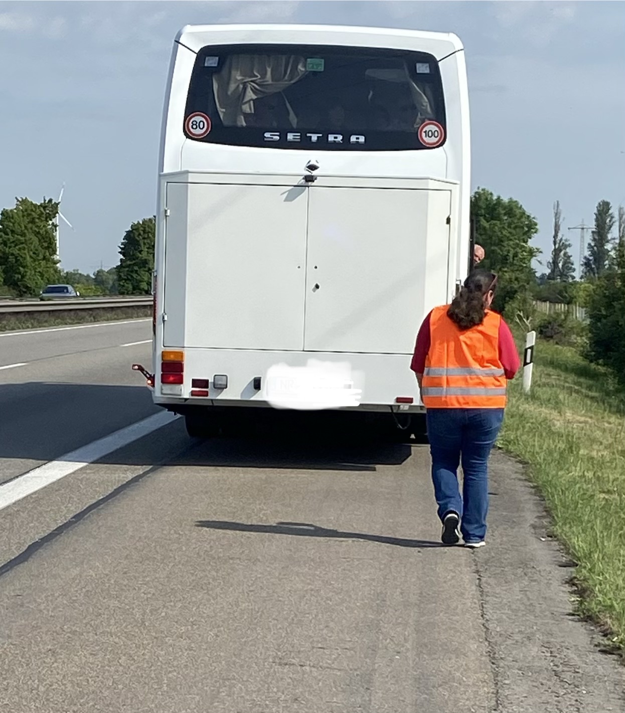 Panne eines Reisebusses auf Autobahn 61 in Rheinland-Pfalz