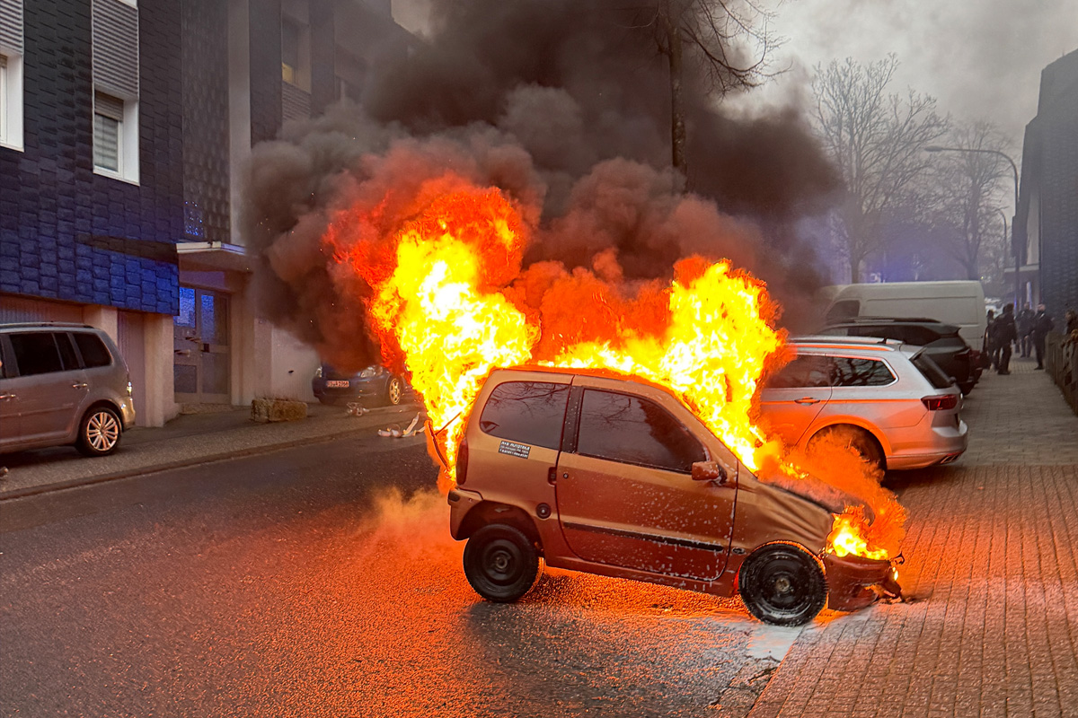 Remscheid – Pkw brennt vollständig aus