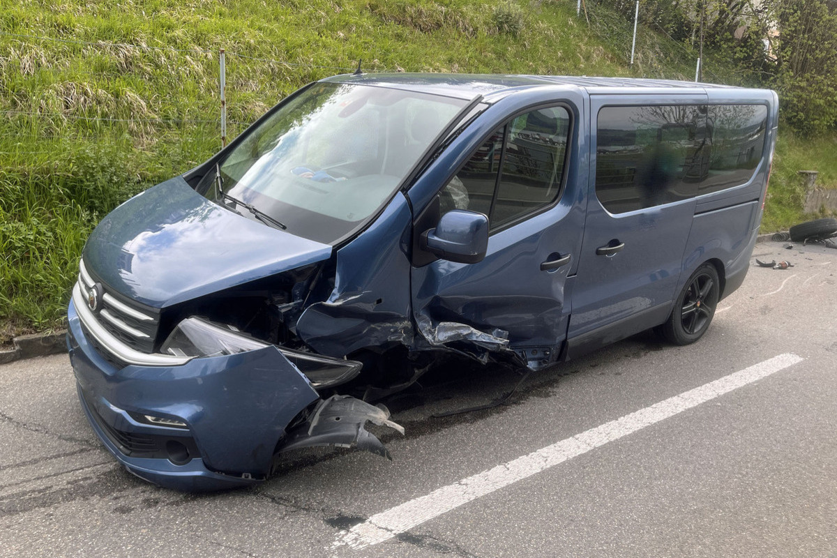 Unfall in Hitzkirch LU – Zwei Fahrzeuge kollidieren frontal 
