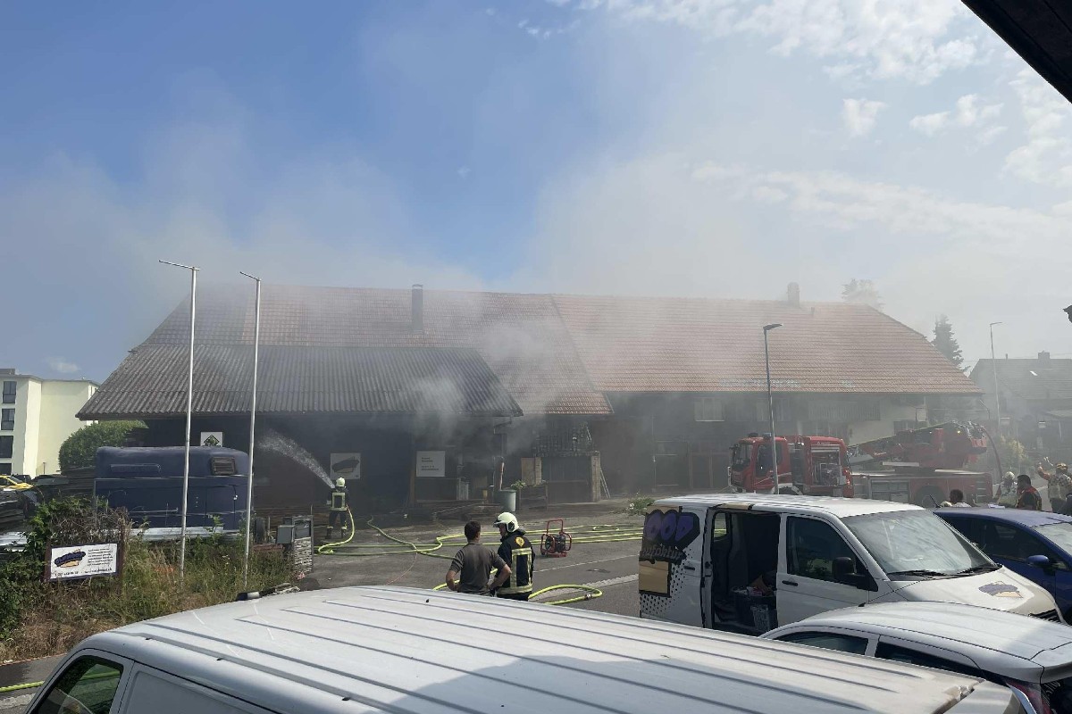Kerzers FR - Brand heute in Sägewerk - Murtenstrasse lange gesperrt