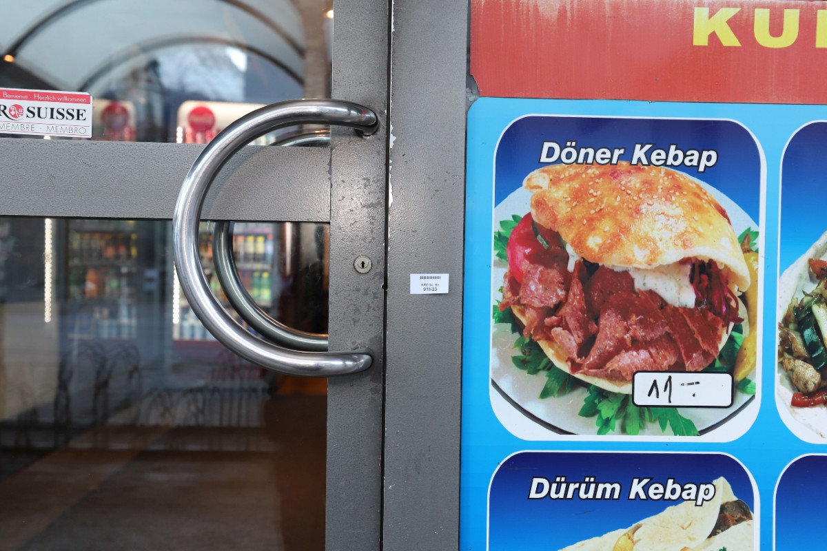 Näfels GL - Einbruch in Imbiss-Restaurant in Näfels