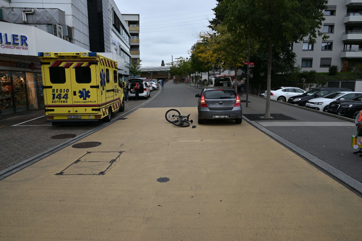 Rapperwil-Jona SG - Unfall zwischen Kind auf Velo und Auto - 10-Jähriger leicht verletzt